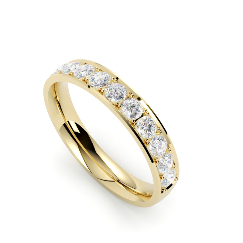 Obrączka ślubna z diamentami do połowy, żółte złoto 750, profil półokrągły, wnętrze soczewkowe, GOLDPORT